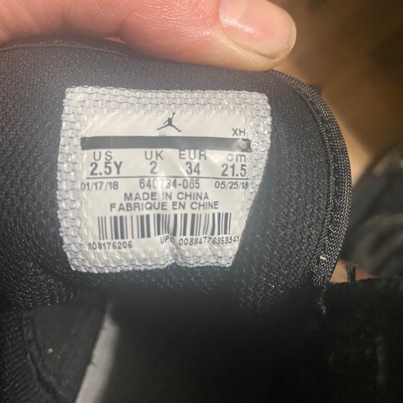 Air Jordan Retro 1 - Picture 2 of 7